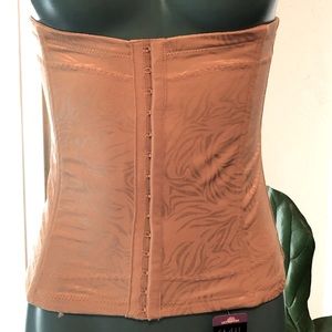 Maidenform waist-cinching shapewear, size large